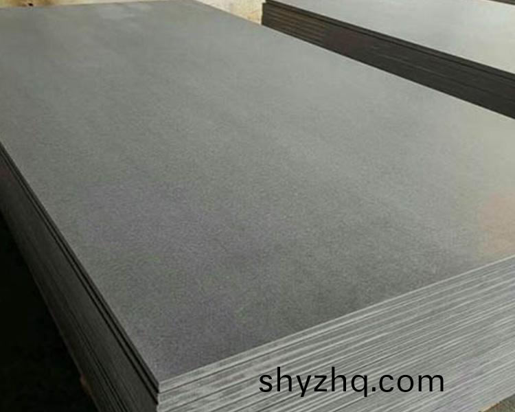 山西咊興建(jian)材告(gao)訴您，水(shui)泥(ni)壓(ya)力(li)闆(ban)施(shi)工(gong)需(xu)要(yao)註意(yi)哪些呢(ne)